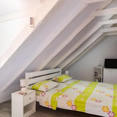 Old Town Baroque Palace Apartment *