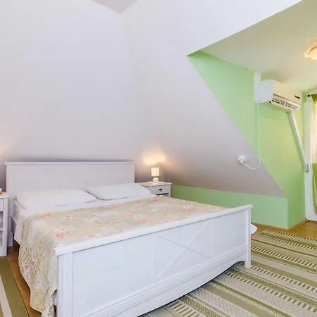 Old Town Baroque Palace Apartman *