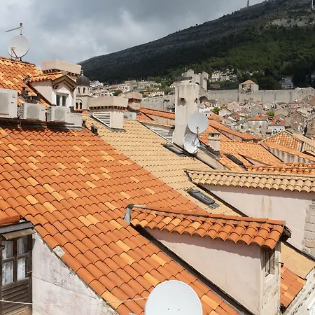 Old Town Baroque شقة